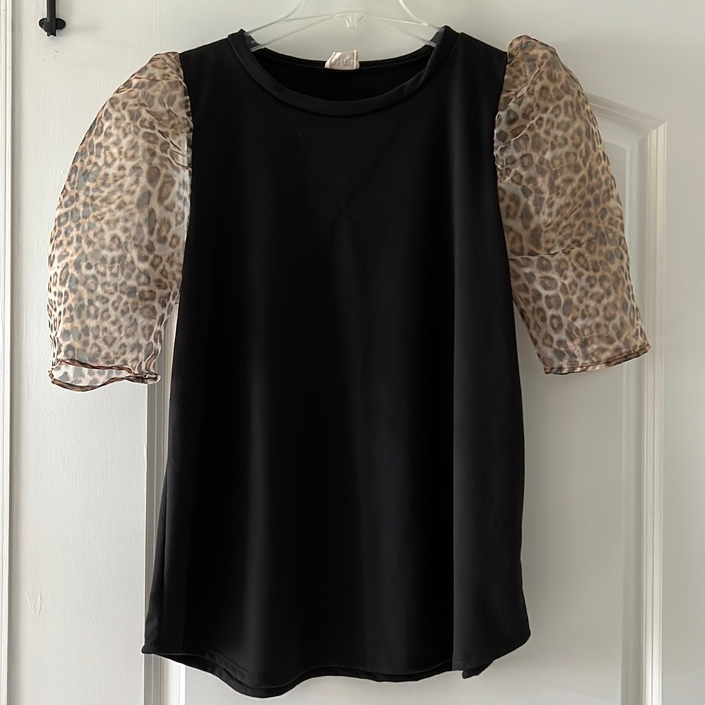 BiBi black top with leopard print poof sleeves, Size L, EUC